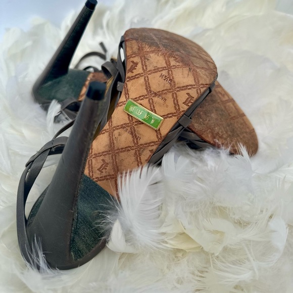 L.A.M.B. Sandal Heels in grey - Picture 5 of 6